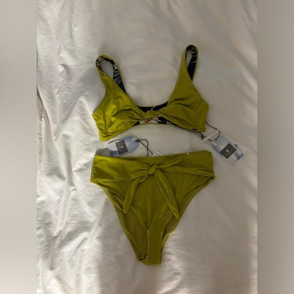 BNWYT Everyday Sunday Reversible Bikini Size Medium - Picture 2 of 5